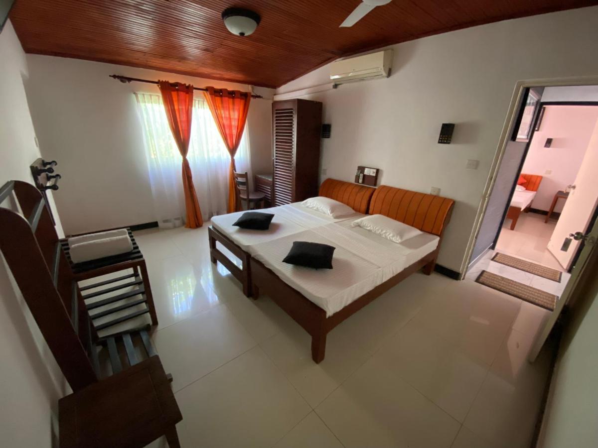 Beach Walk Hotel Unawatuna Dış mekan fotoğraf