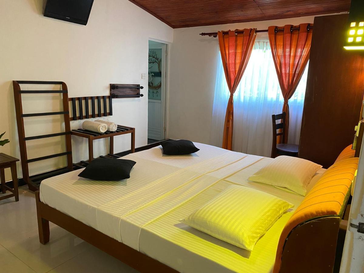 Beach Walk Hotel Unawatuna Dış mekan fotoğraf