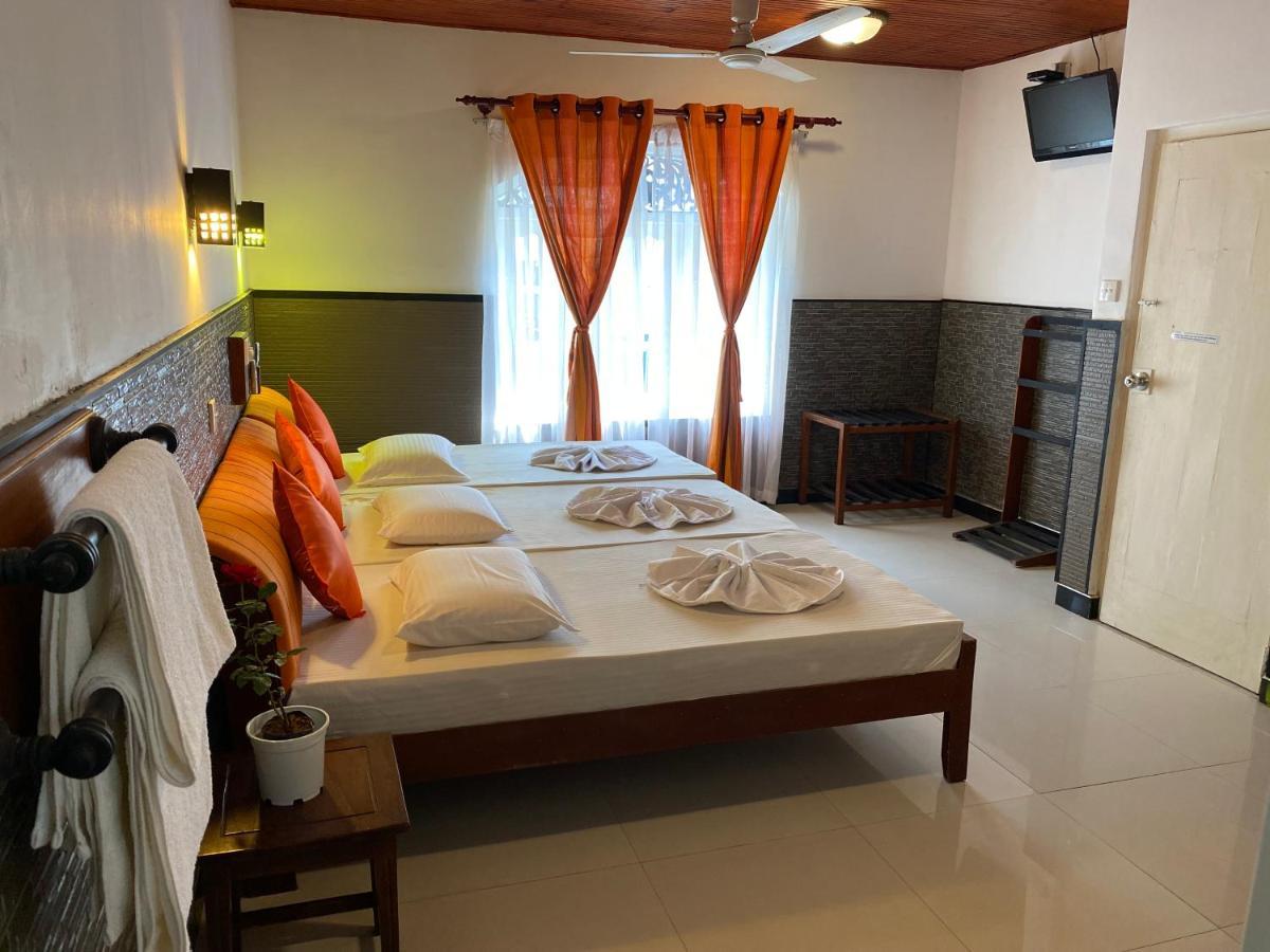 Beach Walk Hotel Unawatuna Dış mekan fotoğraf